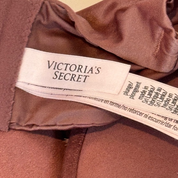 Victoria's Secret Bombshell Smooth Plunge Bra Size 38DDD - Picture 6 of 9